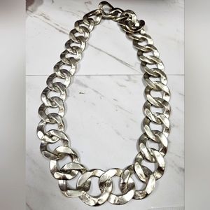 Silver tone chunky necklace